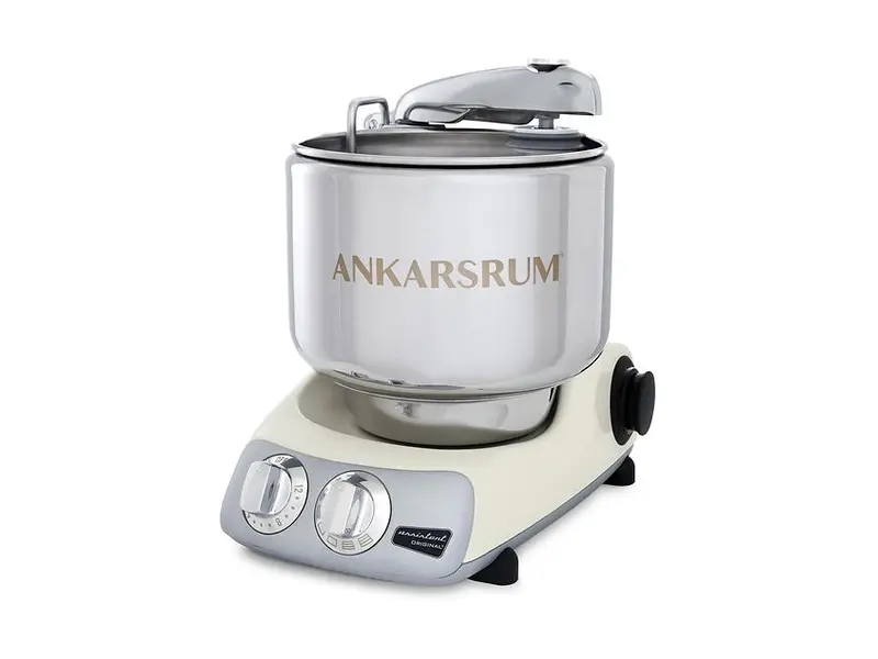 Ankarsrum Assistent Original AKM6230 i cremevit med roterande stålskål och två vred på foten