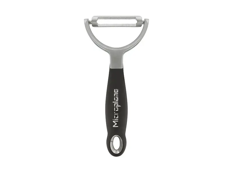 Microplane Professional Y-skalare med tandad egg och svart handtag
