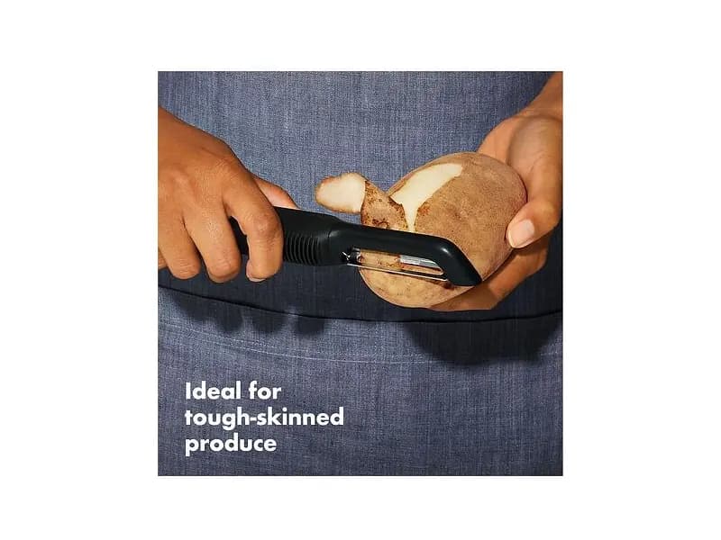 OXO Good Grips potatisskalare med svart gummihandtag och svängbart blad